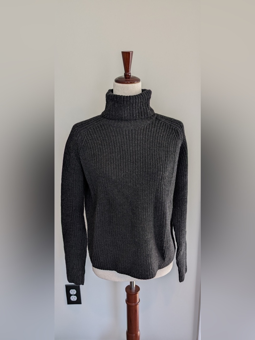 Vintage Banana Republic Charcoal Gray 100% Merino Wool Chunky Rib Turtleneck S